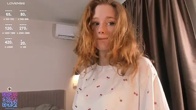 Snapshot of BreezeJam chatting on 14, 12, 2025 BreezeJam online show from 14, 12, 2025