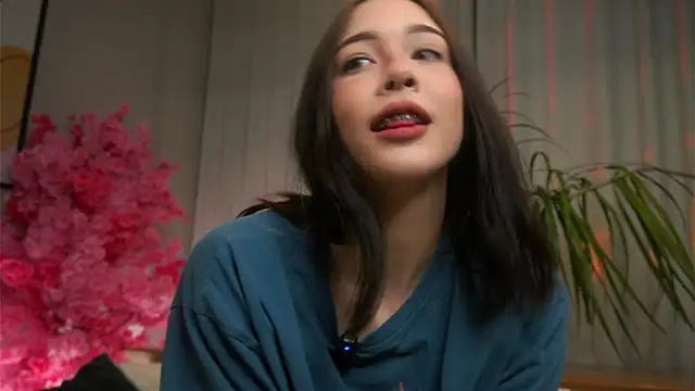 Snapshot of EviaRabasca chatting on 14, 10, 2025 EviaRabasca online show from 14, 10, 2025