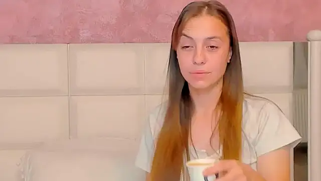 Snapshot of MillieTinny chatting on 6, 10, 2025 MillieTinny online show from 6, 10, 2025