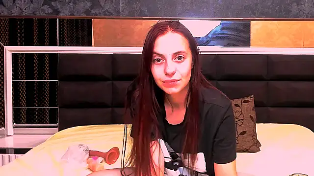 Snapshot of MillieTinny chatting on 26, 10, 2025 MillieTinny online show from 26, 10, 2025