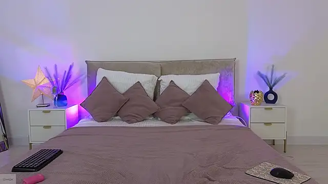 Snapshot of Jules_night chatting on 8, 11, 2025 Jules night online show from 8, 11, 2025