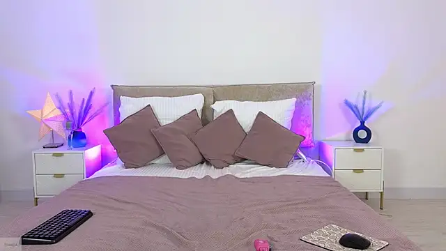 Snapshot of Jules_night chatting on 9, 11, 2025 Jules night online show from 9, 11, 2025