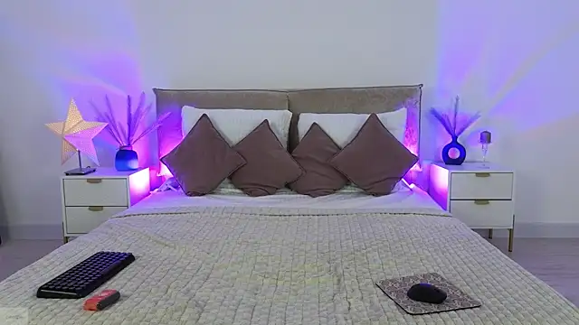 Snapshot of Jules_night chatting on 14, 11, 2025 Jules night online show from 14, 11, 2025