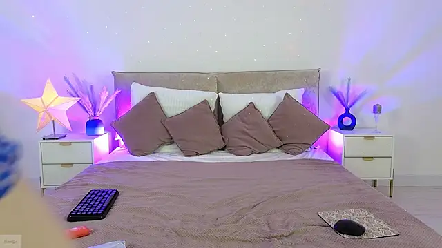 Snapshot of Jules_night chatting on 19, 11, 2025 Jules night online show from 19, 11, 2025