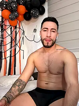 Snapshot of Thiago_Hill chatting on 23, 10, 2025 Thiago Hill online show from 23, 10, 2025