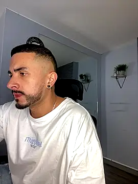 Snapshot of ALEXXX_KING chatting on 10, 10, 2025 ALEXXX KING online show from 10, 10, 2025