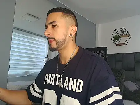 Snapshot of ALEXXX_KING chatting on 11, 10, 2025 ALEXXX KING online show from 11, 10, 2025