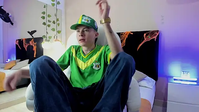 Snapshot of Nascary_Fox chatting on 21, 10, 2025 Nascary Fox online show from 21, 10, 2025