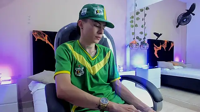 Snapshot of Nascary_Fox chatting on 27, 10, 2025 Nascary Fox online show from 27, 10, 2025