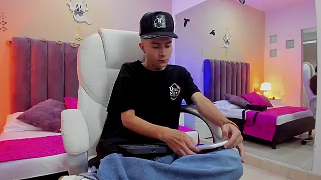 Snapshot of Nascary_Fox chatting on 28, 10, 2025 Nascary Fox online show from 28, 10, 2025