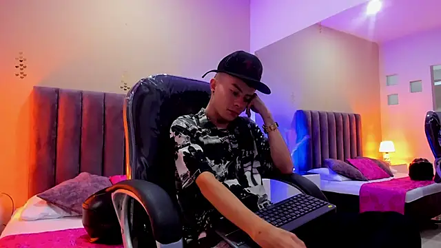 Snapshot of Nascary_Fox chatting on 1, 11, 2025 Nascary Fox online show from 1, 11, 2025