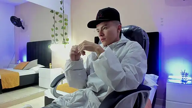 Snapshot of Nascary_Fox chatting on 2, 11, 2025 Nascary Fox online show from 2, 11, 2025