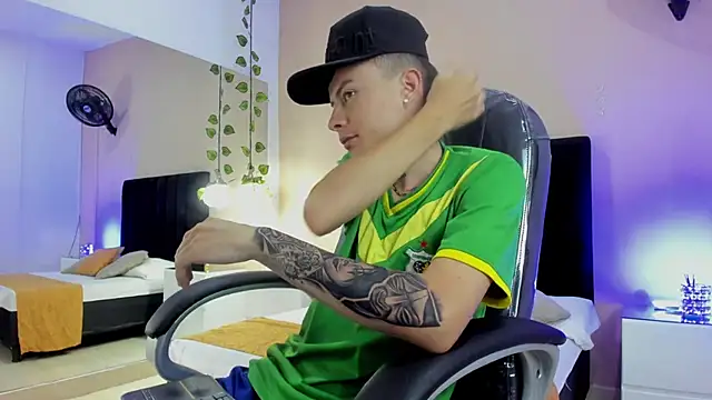 Snapshot of Nascary_Fox chatting on 12, 11, 2025 Nascary Fox online show from 12, 11, 2025