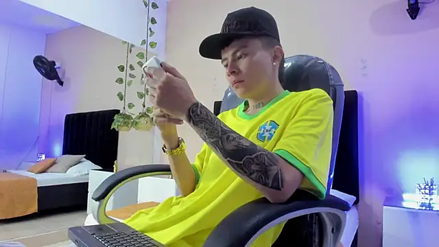 Snapshot of Nascary_Fox chatting on 16, 11, 2025 Nascary Fox online show from 16, 11, 2025