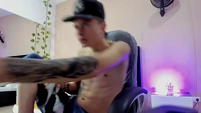 Snapshot of Nascary_Fox chatting on 18, 11, 2025 Nascary Fox online show from 18, 11, 2025