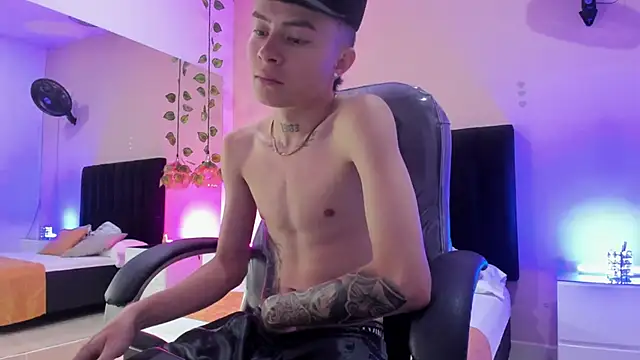 Snapshot of Nascary_Fox chatting on 24, 11, 2025 Nascary Fox online show from 24, 11, 2025