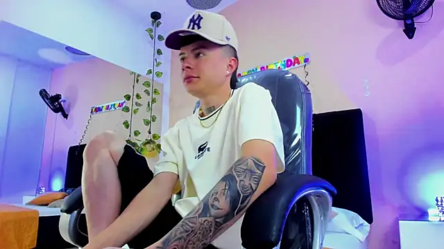 Snapshot of Nascary_Fox chatting on 26, 11, 2025 Nascary Fox online show from 26, 11, 2025