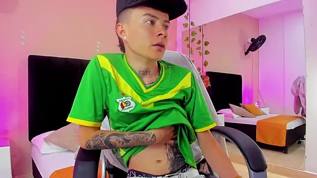 Snapshot of Nascary_Fox chatting on 28, 11, 2025 Nascary Fox online show from 28, 11, 2025