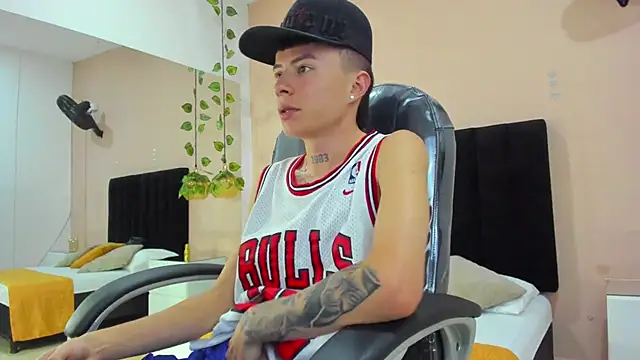 Snapshot of Nascary_Fox chatting on 2, 12, 2025 Nascary Fox online show from 2, 12, 2025