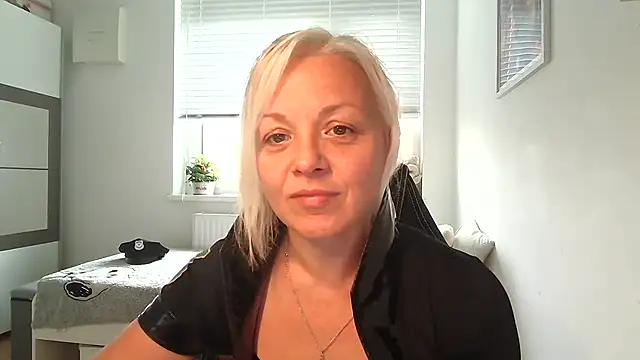 Linsy Kim online show from 23, 10, 2025