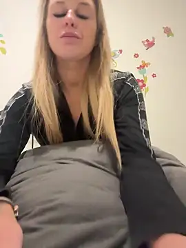 Snapshot of imyourgoodgirl69 chatting on 22, 9, 2025 imyourgoodgirl69 online show from 22, 9, 2025