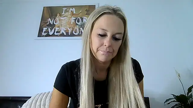 Snapshot of imyourgoodgirl69 chatting on 16, 11, 2025 imyourgoodgirl69 online show from 16, 11, 2025