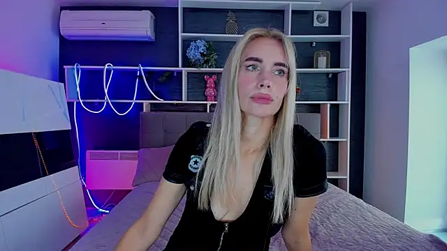 Snapshot of SabrinaSharm chatting on 14, 10, 2025 SabrinaSharm online show from 14, 10, 2025
