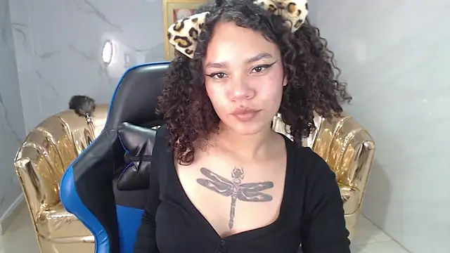 Snapshot of Canela_s1 chatting on 11, 10, 2025 Canela s1 online show from 11, 10, 2025