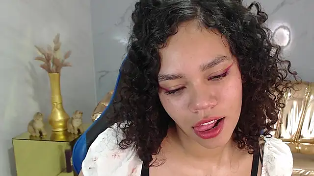 Snapshot of Canela_s1 chatting on 17, 10, 2025 Canela s1 online show from 17, 10, 2025