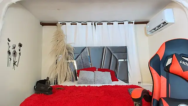 MiniLove 01 online show from 9, 9, 2025