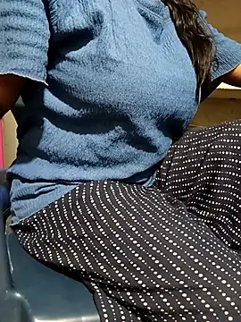 Snapshot of Aaradhya_Sharma chatting on 18, 12, 2025 Aaradhya Sharma online show from 18, 12, 2025