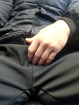 Snapshot of anggllaaa chatting on 15, 12, 2025 anggllaaa online show from 15, 12, 2025