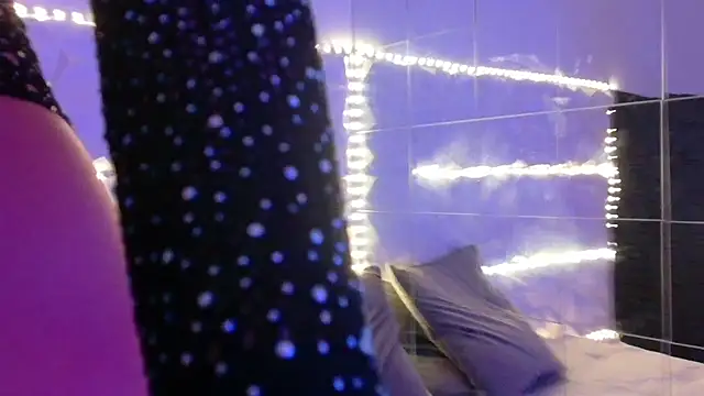 Aishha  online show from 13, 10, 2025