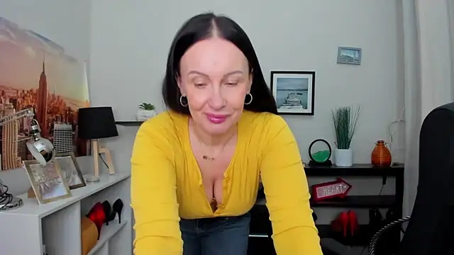 Snapshot of Velvet_Jasmine chatting on 9, 10, 2025 Velvet Jasmine online show from 9, 10, 2025