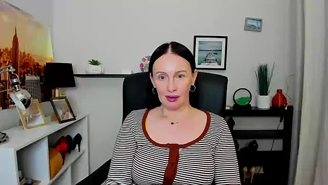 Snapshot of Velvet_Jasmine chatting on 14, 10, 2025 Velvet Jasmine online show from 14, 10, 2025