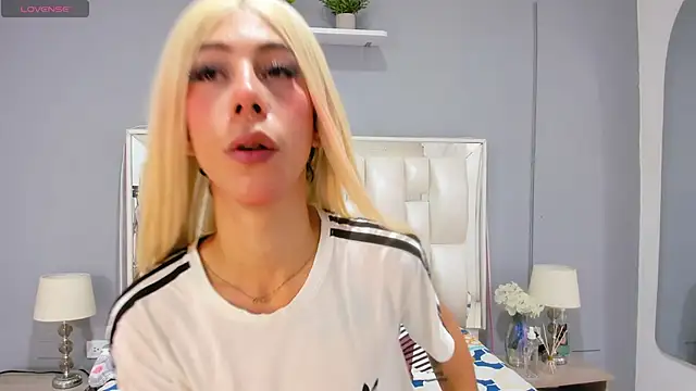 Snapshot of Darlyn_tenderhot__ chatting on 8, 11, 2025 Darlyn tenderhot online show from 8, 11, 2025