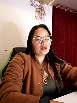 Daliz Leon online show from 7, 10, 2025