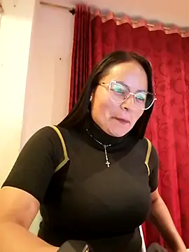 Daliz Leon online show from 4, 12, 2025