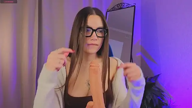 Snapshot of Tiny__Toon chatting on 8, 11, 2025 Tiny Toon online show from 8, 11, 2025