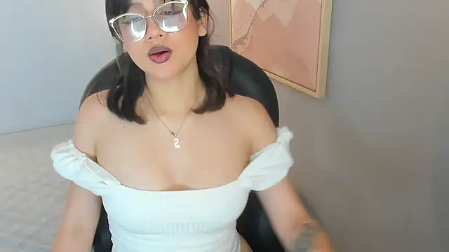 Julieth brown  online show from 23, 10, 2025