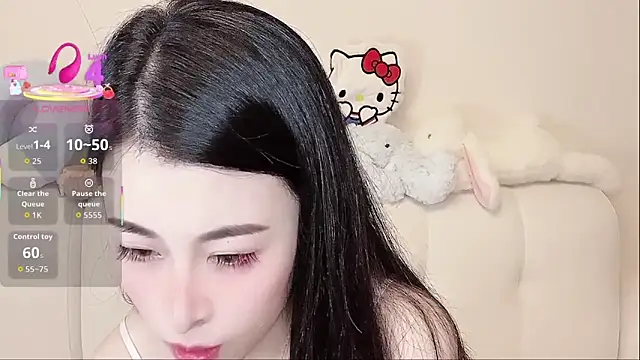 Snapshot of LuLu-Moon chatting on 11, 11, 2025 LuLu-Moon online show from 11, 11, 2025