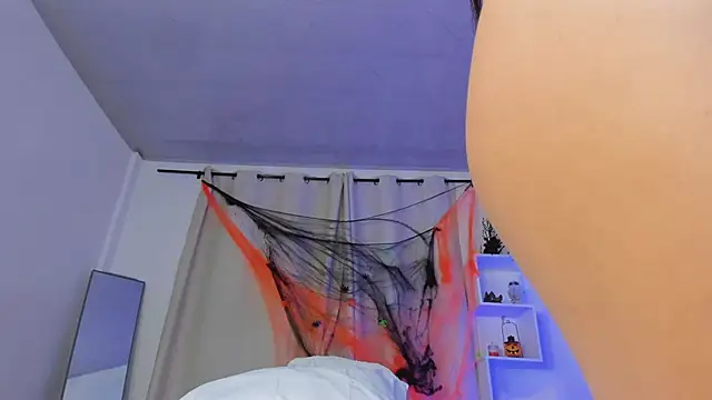 Selenafox 0 online show from 30, 10, 2025