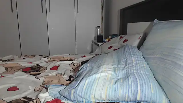 petite danielle online show from 18, 7, 2026