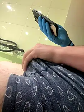 Snapshot of Dickii21 chatting on 13, 10, 2025 Dickii21 online show from 13, 10, 2025