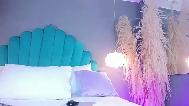 AlassiaHocthner online show from 16, 10, 2025