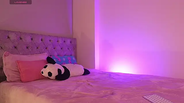 Alisha Olsen  online show from 10, 11, 2025