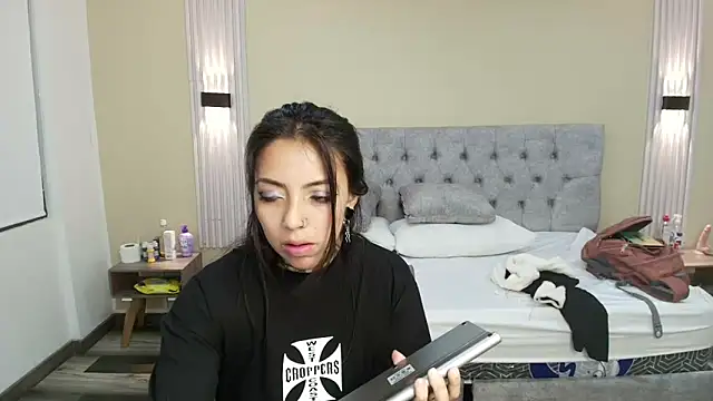 Snapshot of LiaMonroee_ chatting on 18, 9, 2025 LiaMonroee online show from 18, 9, 2025