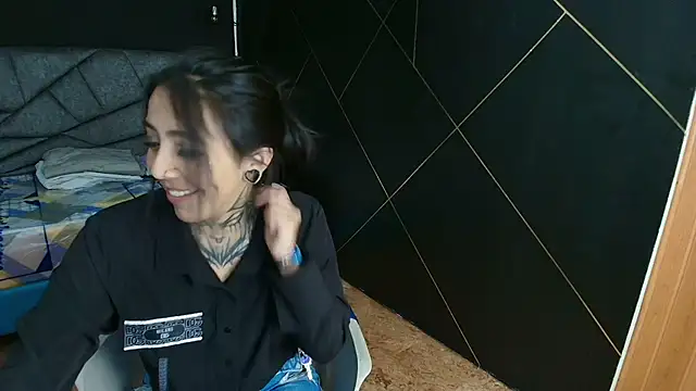 Snapshot of LiaMonroee_ chatting on 5, 11, 2025 LiaMonroee online show from 5, 11, 2025