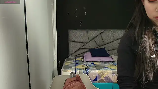 Snapshot of LiaMonroee_ chatting on 8, 11, 2025 LiaMonroee online show from 8, 11, 2025