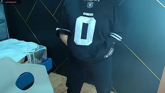 Snapshot of LiaMonroee_ chatting on 11, 11, 2025 LiaMonroee online show from 11, 11, 2025